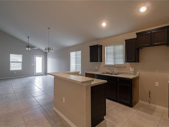 3rd image of 5918 Cocobolo St
