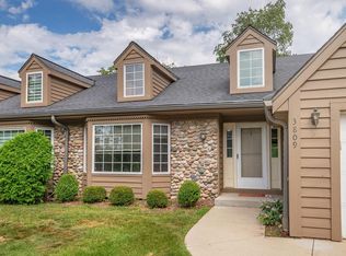 3809 S Oakridge Ct, Milwaukee, WI 53228