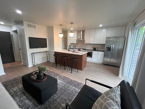 4th image of 4202-4204 Traffic Cir #3