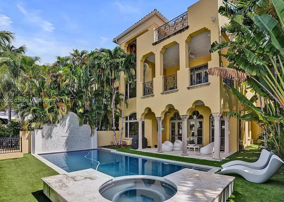 1516 Island Blvd