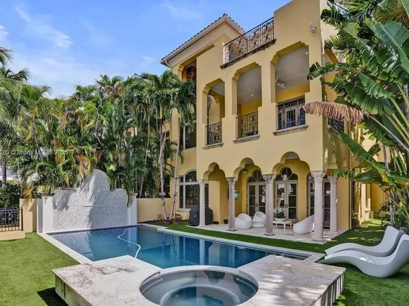 1516 Island Blvd, Aventura, FL 33160