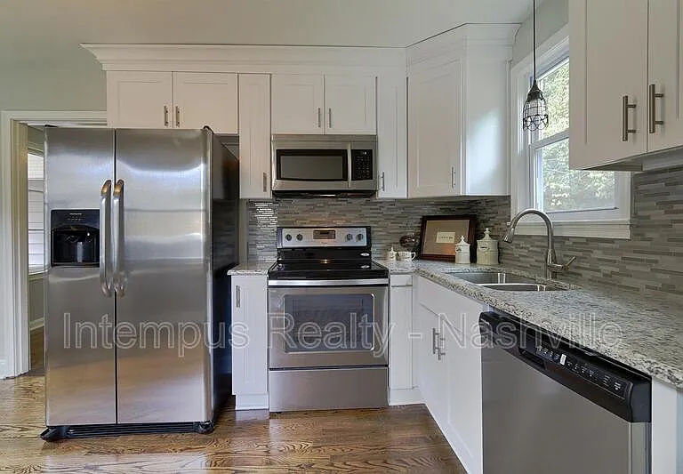 98 Oriel Ave — Photo 8