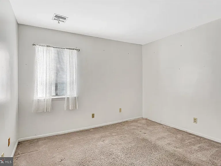 821 Brian Dr — Photo 5
