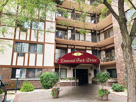 2nd image of 2 Elmwood Park Dr APT 423