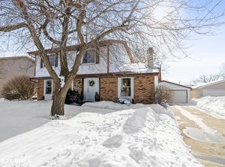 8642 Franklin Ave, Clive, IA 50325