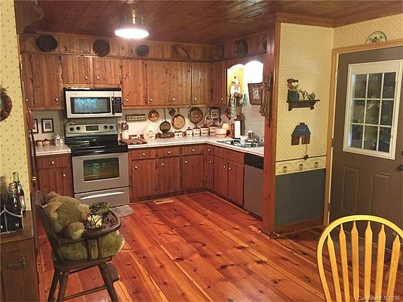 4th image of 163 Chestnut Ln