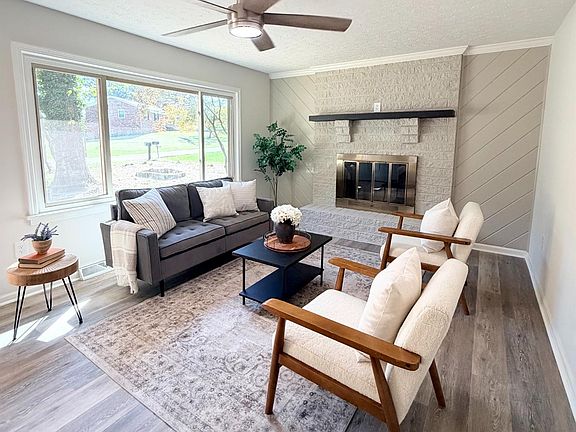 4th image of 204 Simsbury Ln