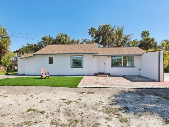 13135 4th St E, Madeira Beach, FL 33708