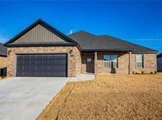 1030 E Skyline Loop, Centerton, AR 72719
