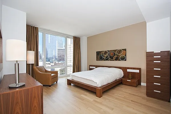 Sold by R New York | media 19