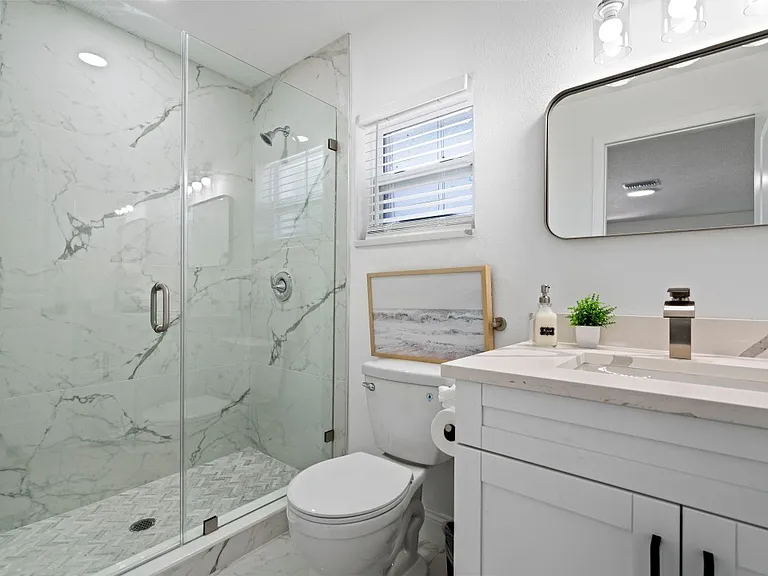 638 Lake Palms Dr — Photo 2