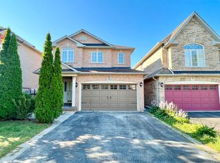 11 Cottinghill Way, Aurora, ON L4G 7V4