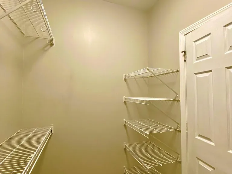 404 Bass St SW — Photo 11