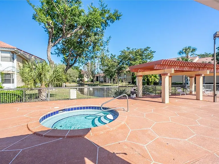 5701 Riverside Dr #106B6 — Photo 28