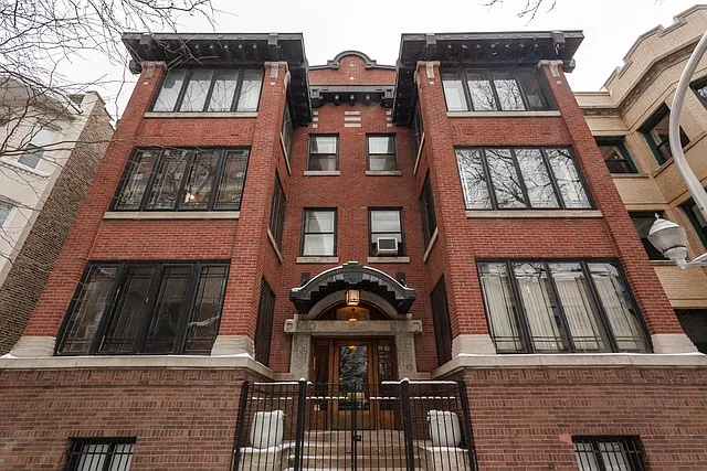 4174 N Clarendon Ave — Photo 15