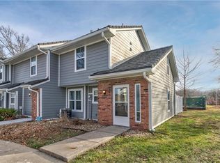 261 NE Bayview Dr, Lees Summit, MO 64064