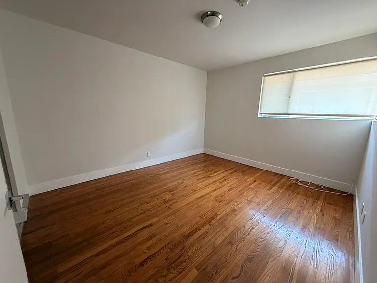 3138 S Barrington Ave #I — Photo 12