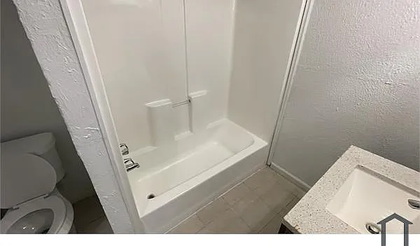3 bed, 1092 sqft, $1,850 — Photo 3