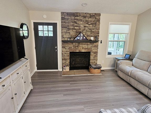 3rd image of 113 Anglewood Dr