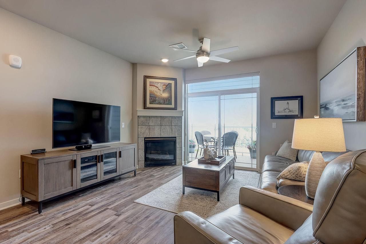 265 Thurow DRIVE UNIT 302, Oconomowoc, WI 53066 Zillow