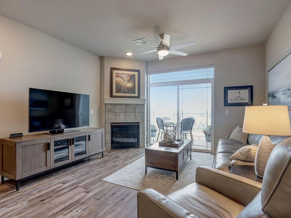 265 Thurow DRIVE UNIT 302, Oconomowoc, WI 53066 Zillow