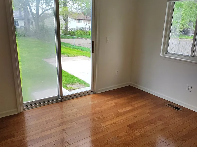 25634 Packard St — Photo 3