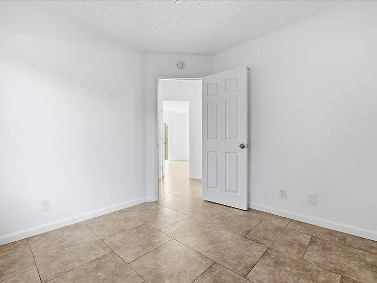 31601 Avenida Maravilla — Photo 20