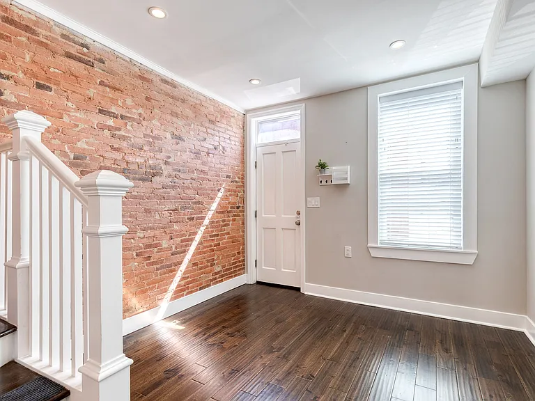 734 S Robinson St — Photo 3