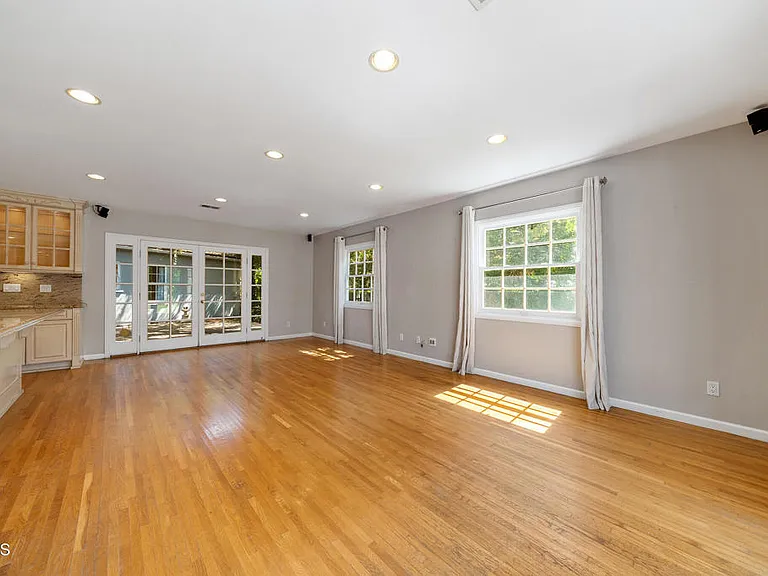 2335 Lorain Rd — Photo 32