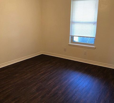 4th image of 4909 S 6th St