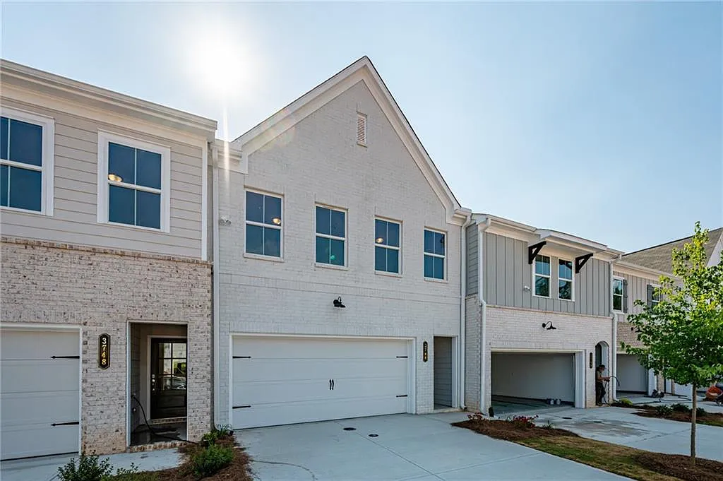 3 bed, 2.5 bath, 1873 sqft, $2,650 — Photo 2