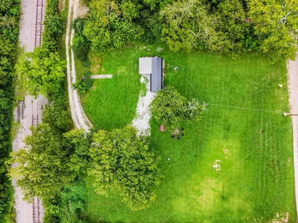 90 Railroad Lock Loop, Beattyville, KY 41311