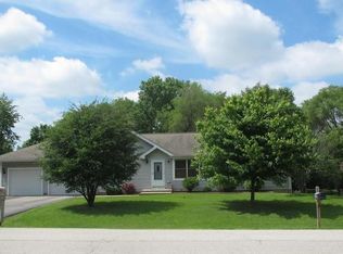 7413 Hickory Trl, Wonder Lake, IL 60097