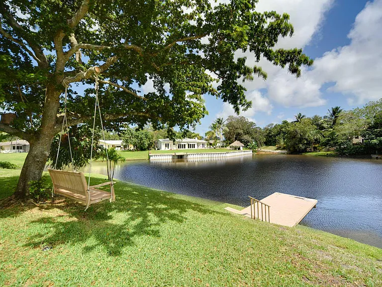 110 SW 11th Ave — Photo 33