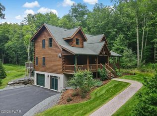 404 Blue Heron Way, Hawley, PA 18428