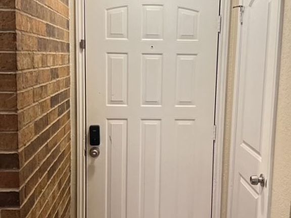 3rd image of 1901 Cloisters Dr APT 921