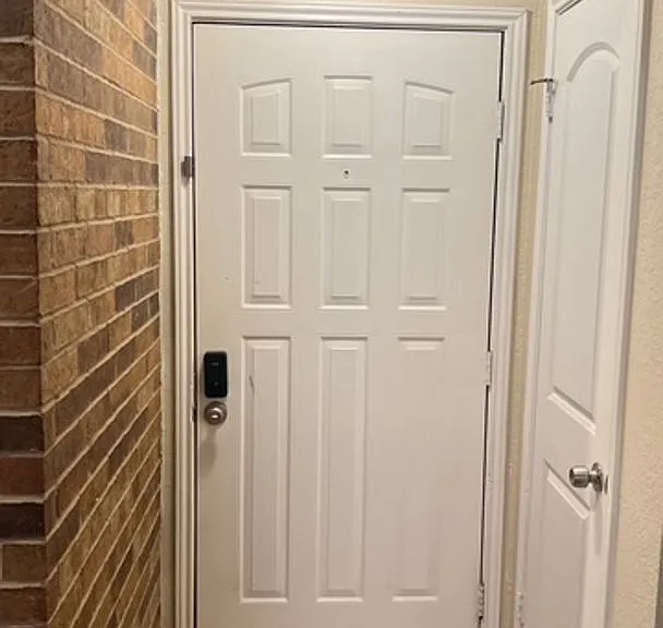 1901 Cloisters Dr #921 — Photo 3