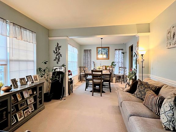 3rd image of 282 Winding Hill Dr