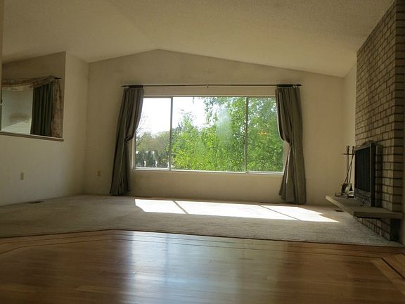 5th image of 15317 17th Avenue Ct E