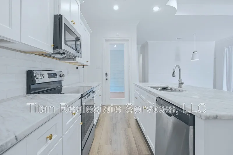 3 bed, 2.0 bath, 1508 sqft, $2,500 — Photo 2