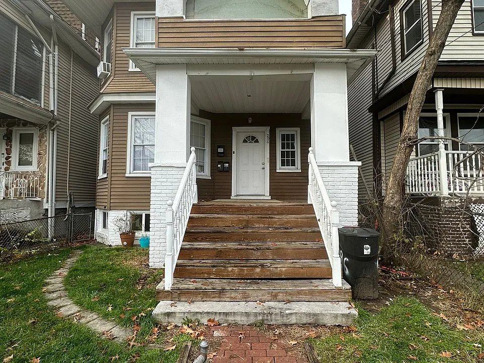 296 Woodside Ave #2