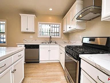 1st image of 1426 W 95th St