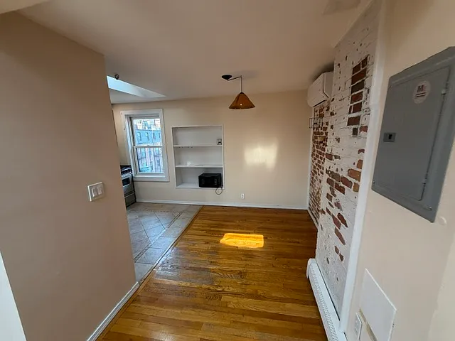 2 bed, 1000 sqft, $4,300 — Photo 3