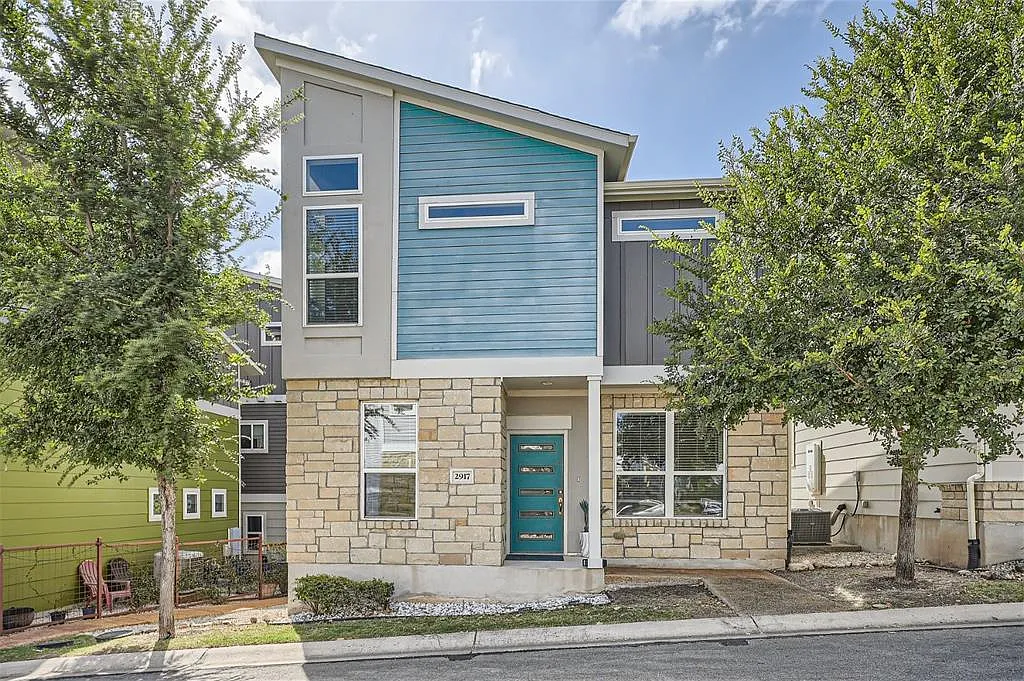 2 bed, 2.5 bath, 1220 sqft, $2,400 — Photo 1
