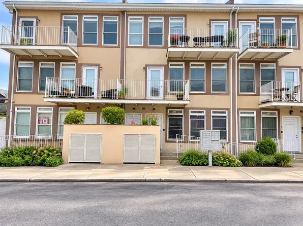 222 Beach 100 St #1, Rockaway Park, NY 11694
