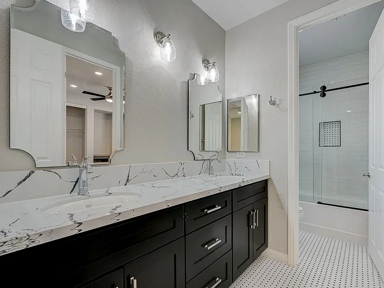 2429 Granada Bluff Ct — Photo 32