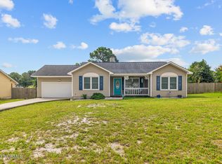 110 Avon Dr, Hubert, NC 28539