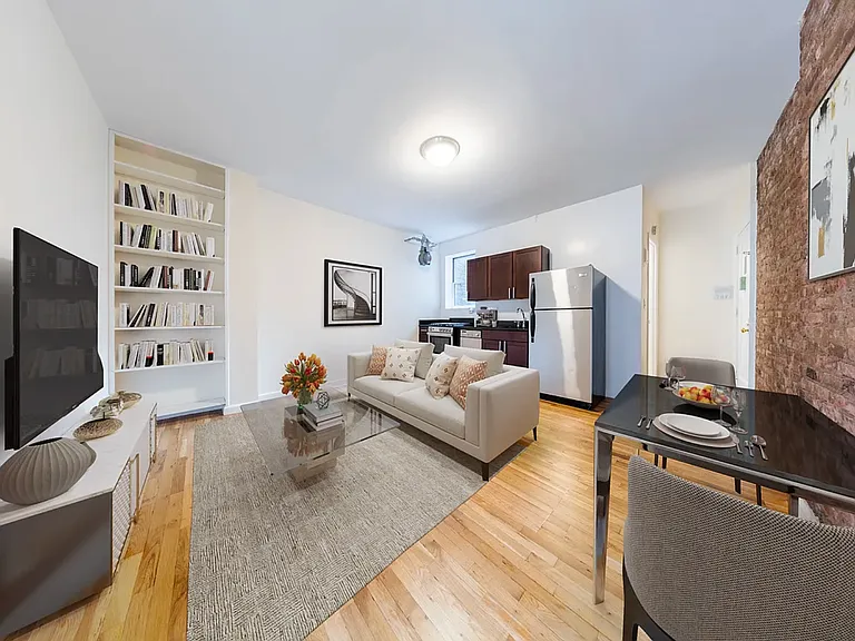 207 W 11th St #2D — Photo 2
