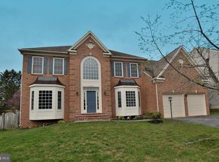 2946 Edgelea Rd, Vienna, VA 22181