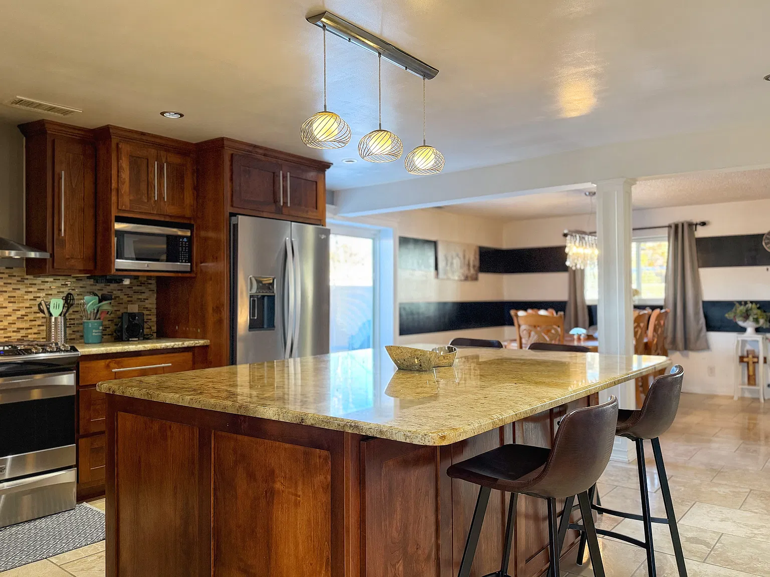 3 bed, 2197 sqft, $2,150 — Photo 3